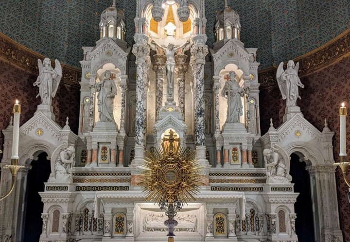 altar_monstrance.jpg